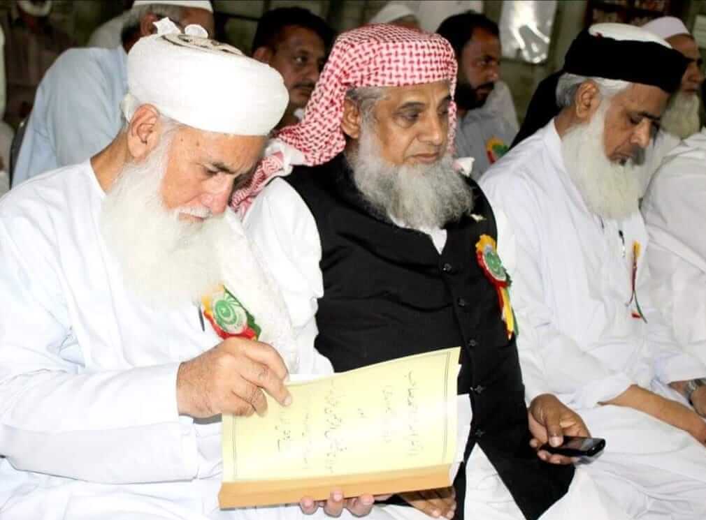 Molana Sb with others at 14 August program